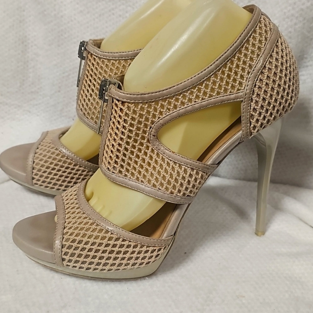 UNLISTED SHOES FOR SHOW